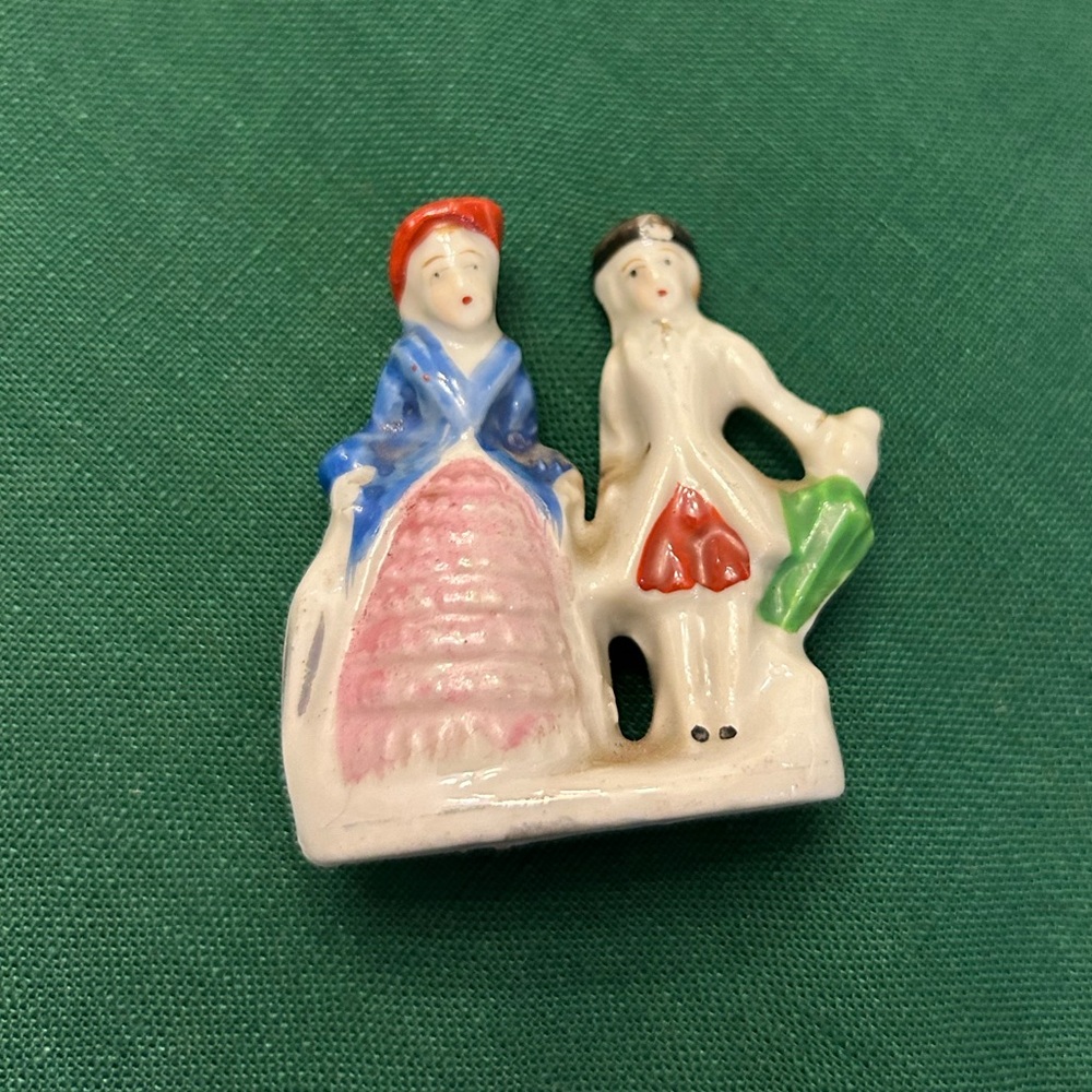 Occupied Japan, umbrella couple figurines